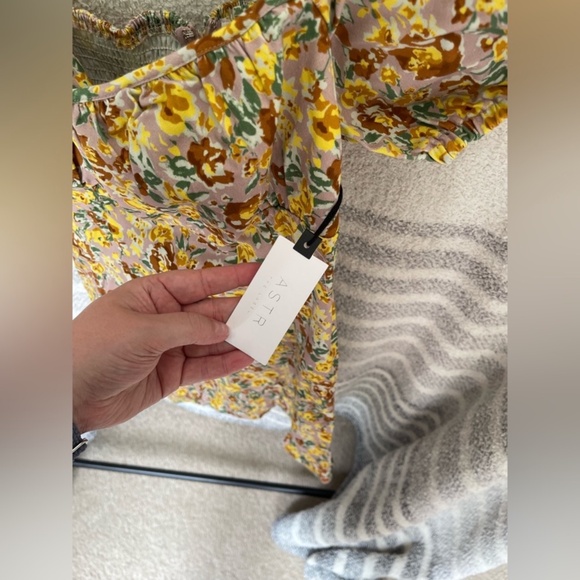 ASTR the label off shoulder floral dress - M - Picture 3 of 4